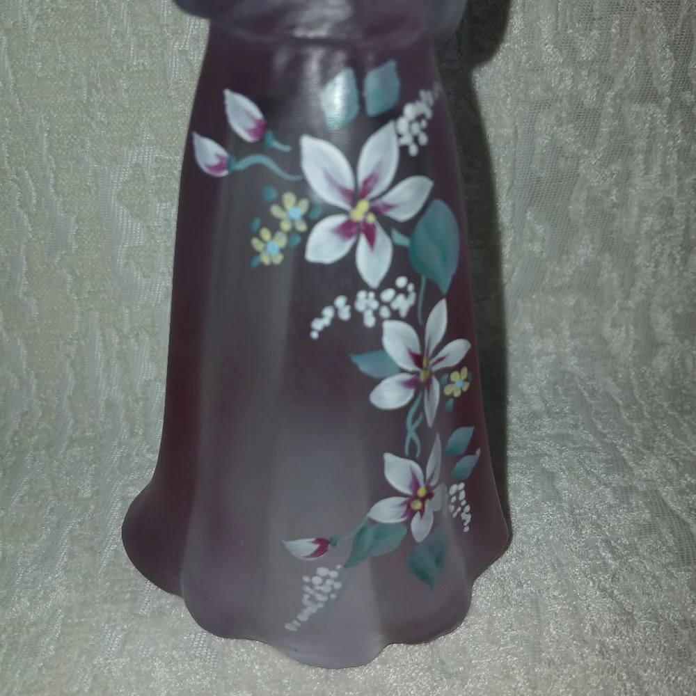 Fenton little girls figurine with litte bear and flowers - Picture 7 of 8